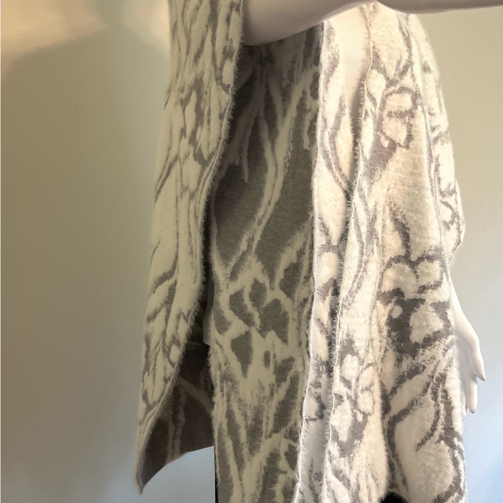 White House Black Market Sweater Ruana~Gray & White~One Size Fits Most~NWOT! - Picture 5 of 11